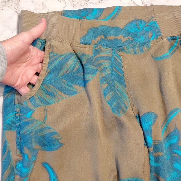 Kavu tropical print Tencel joggers, size XS - Picture 4 of 7